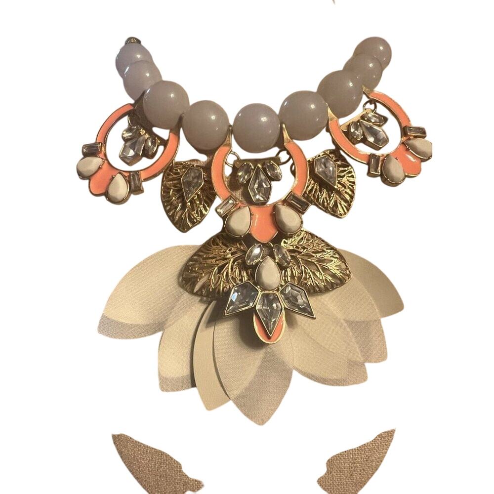 Stella & Dot Riviera Statement Necklace Coral Sparkle Vintage Feminine Boho